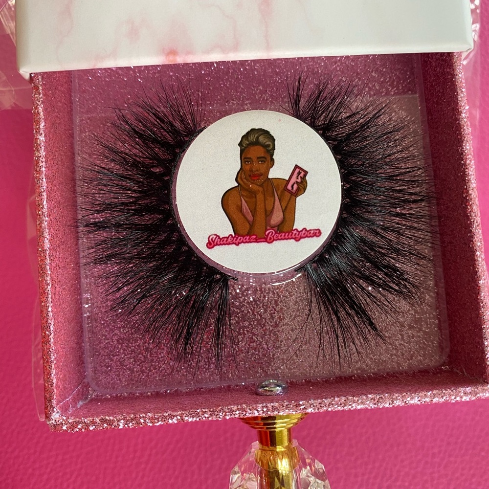 Eyelashes - Picture 9 of 12